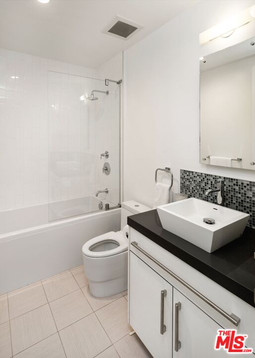 928 N Croft Ave Unit: 301