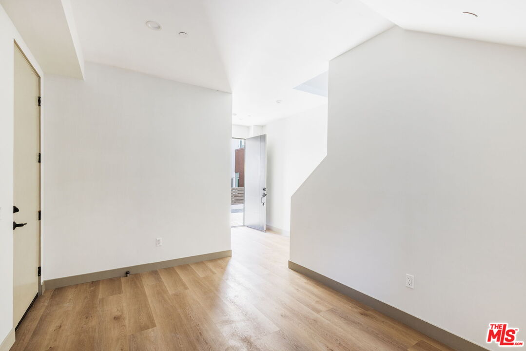 2223 Clifford St Unit: 103