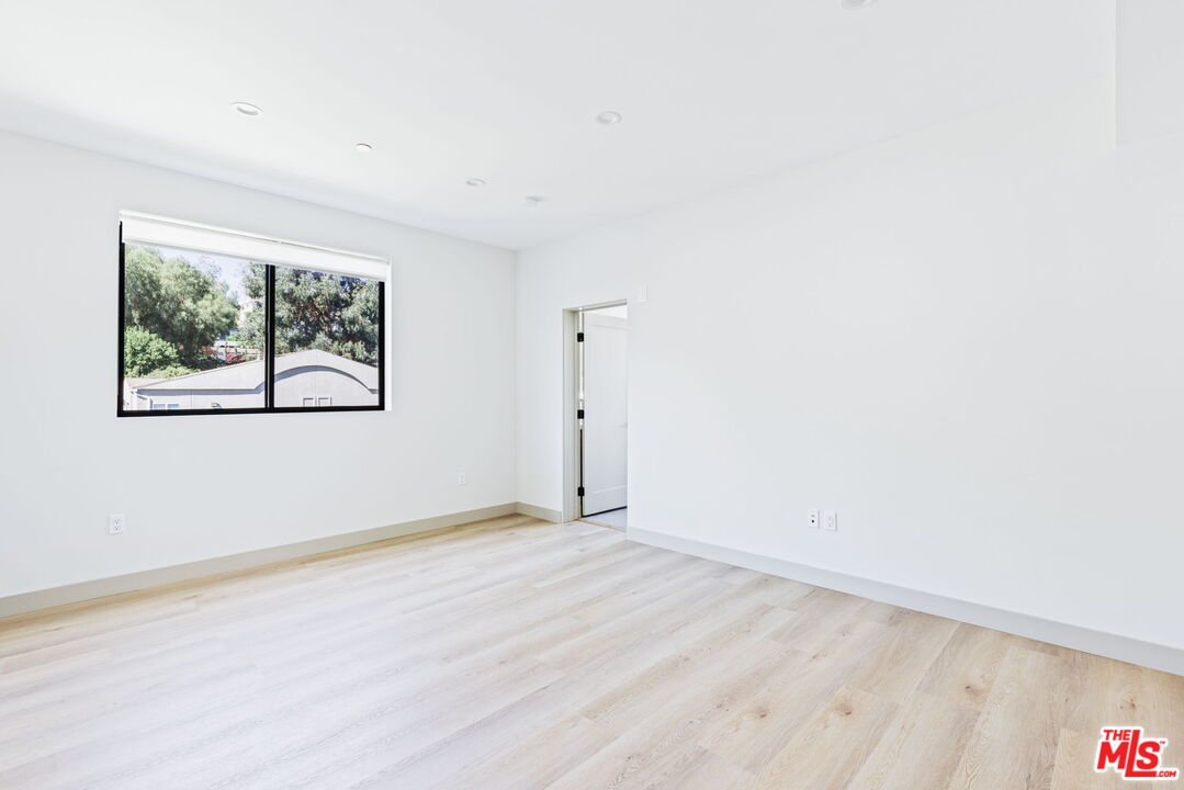 2223 Clifford St Unit: 103