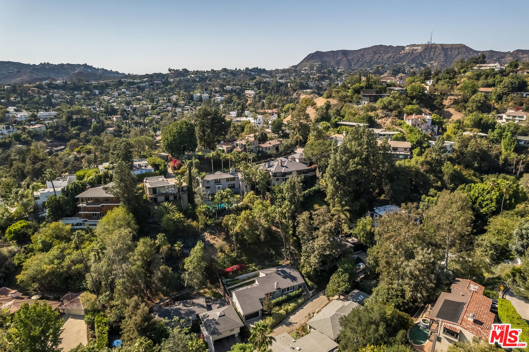 5657 Valley Oak Dr