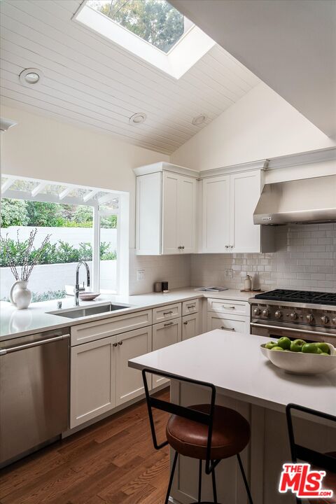 5657 Valley Oak Dr