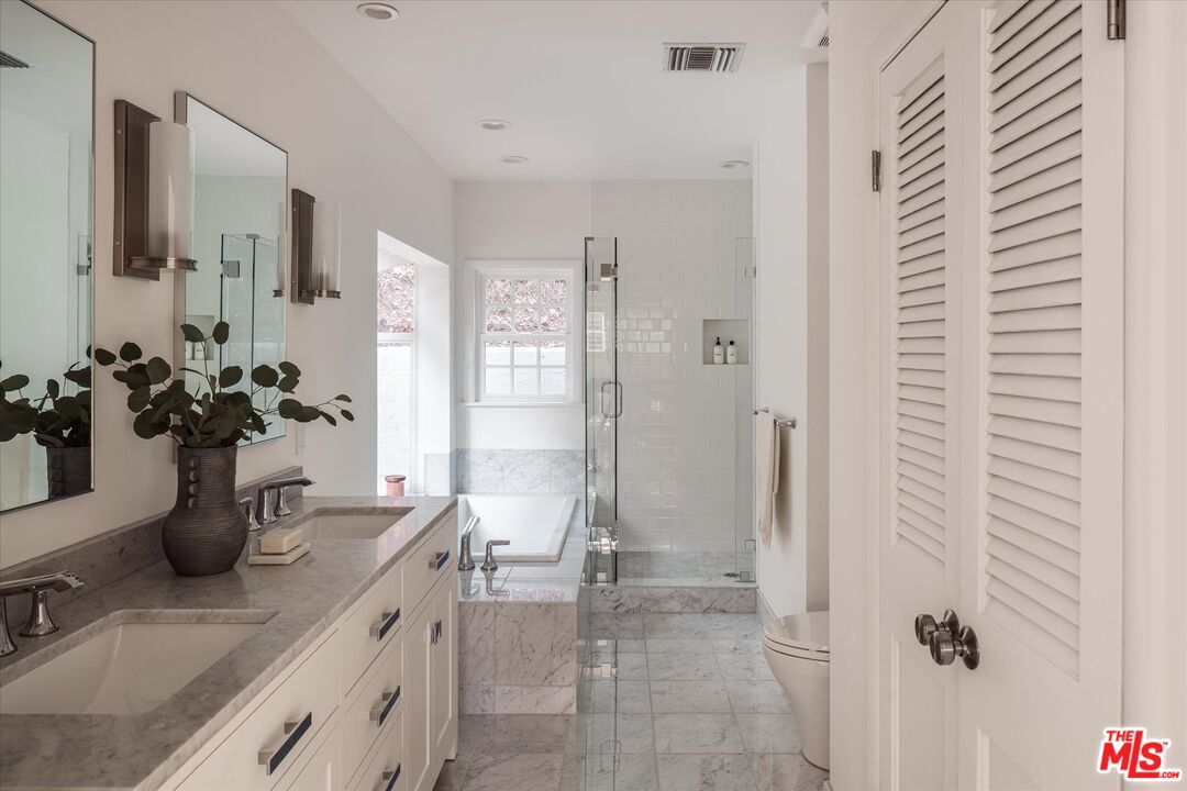5657 Valley Oak Dr