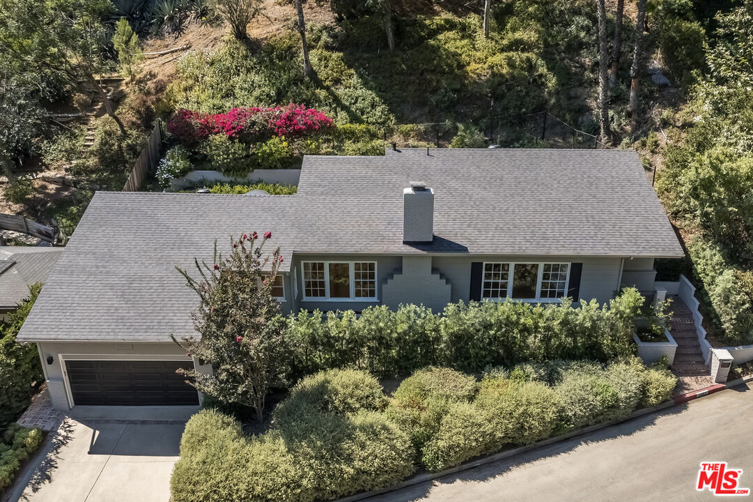 5657 Valley Oak Dr