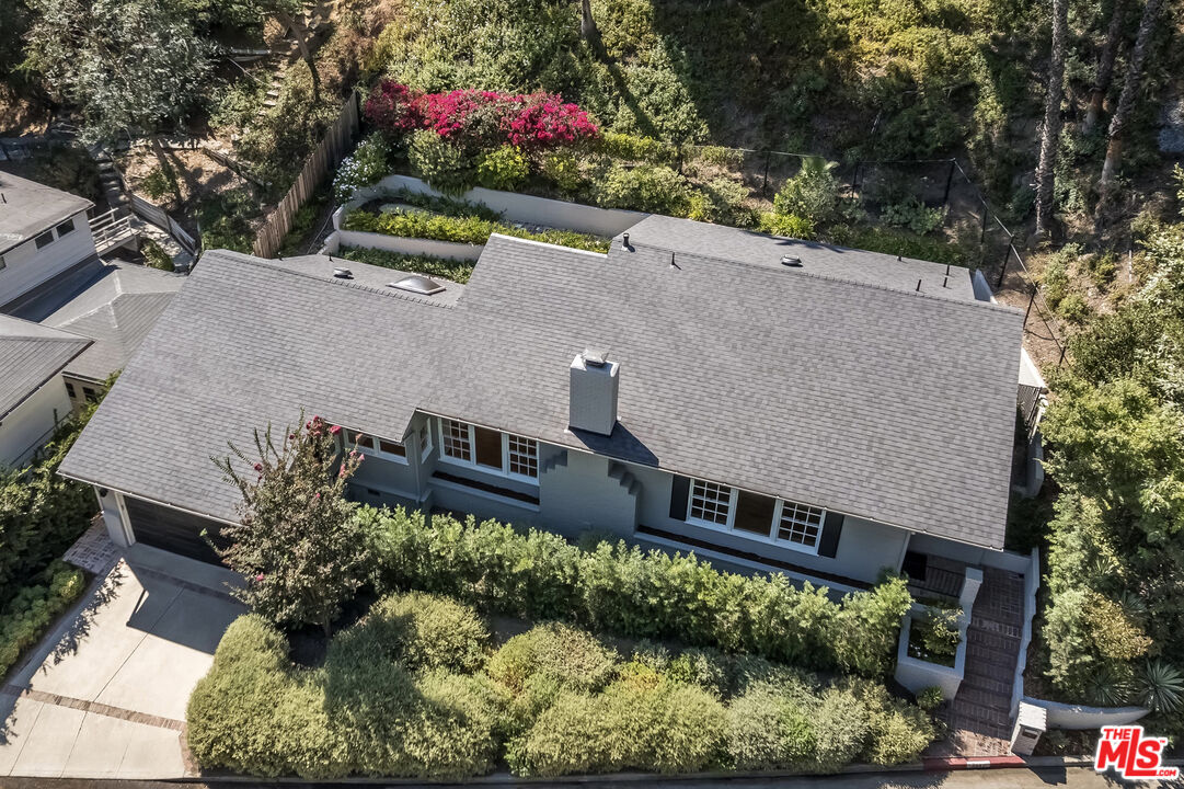 5657 Valley Oak Dr
