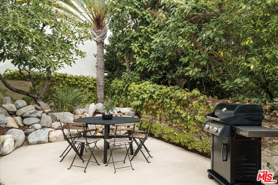 4189 Holly Knoll Dr