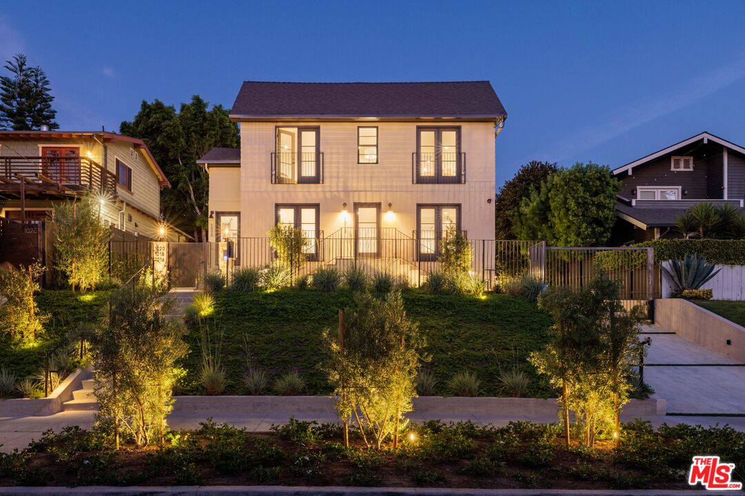 1020 Manzanita St