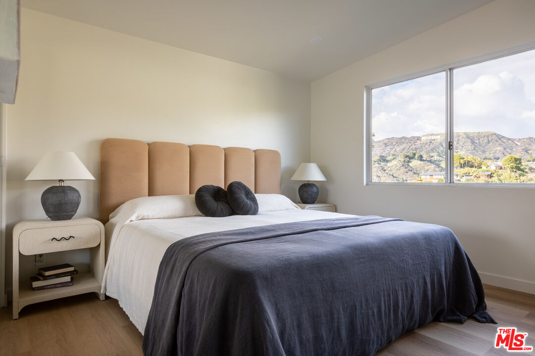 5661 Spreading Oak Dr