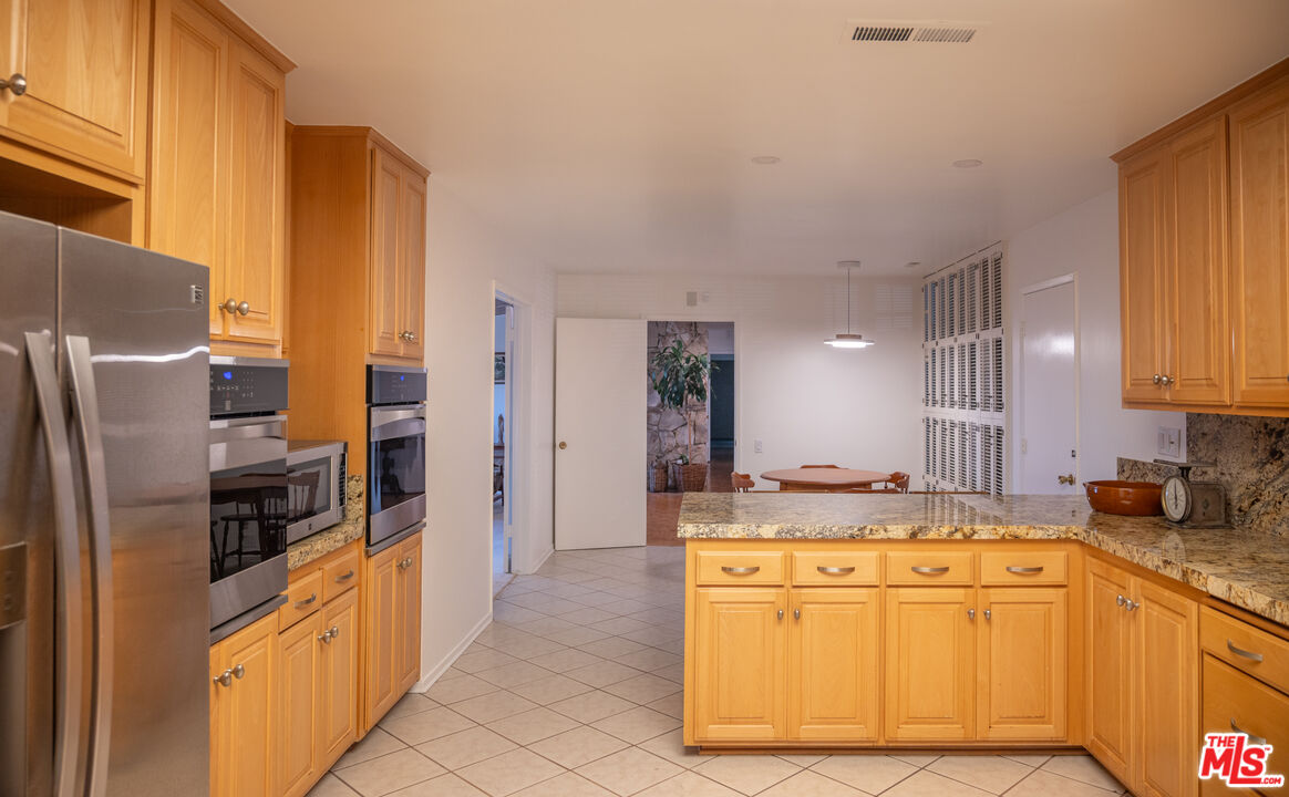 2701 Lake Hollywood Dr