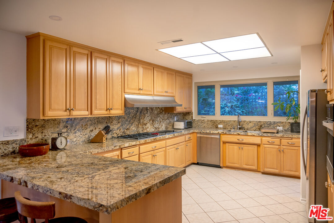 2701 Lake Hollywood Dr