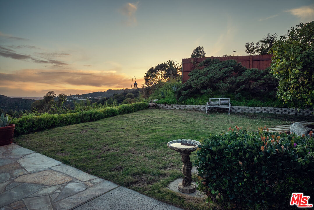 2701 Lake Hollywood Dr