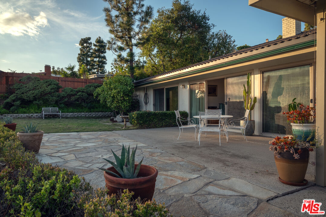 2701 Lake Hollywood Dr