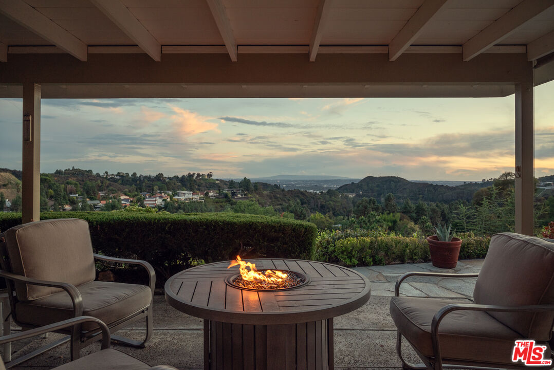 2701 Lake Hollywood Dr