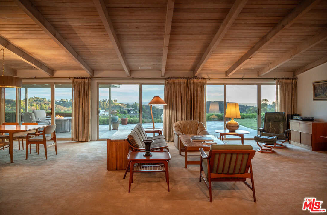 2701 Lake Hollywood Dr