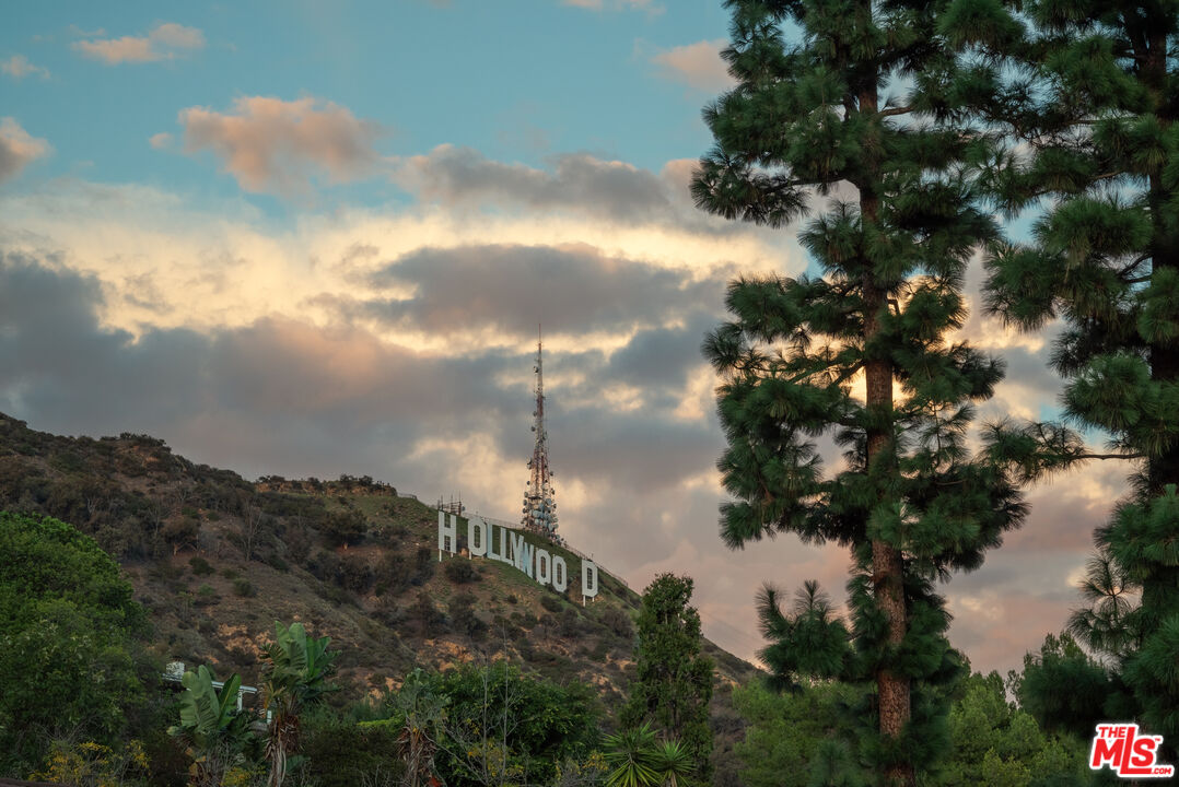 2701 Lake Hollywood Dr