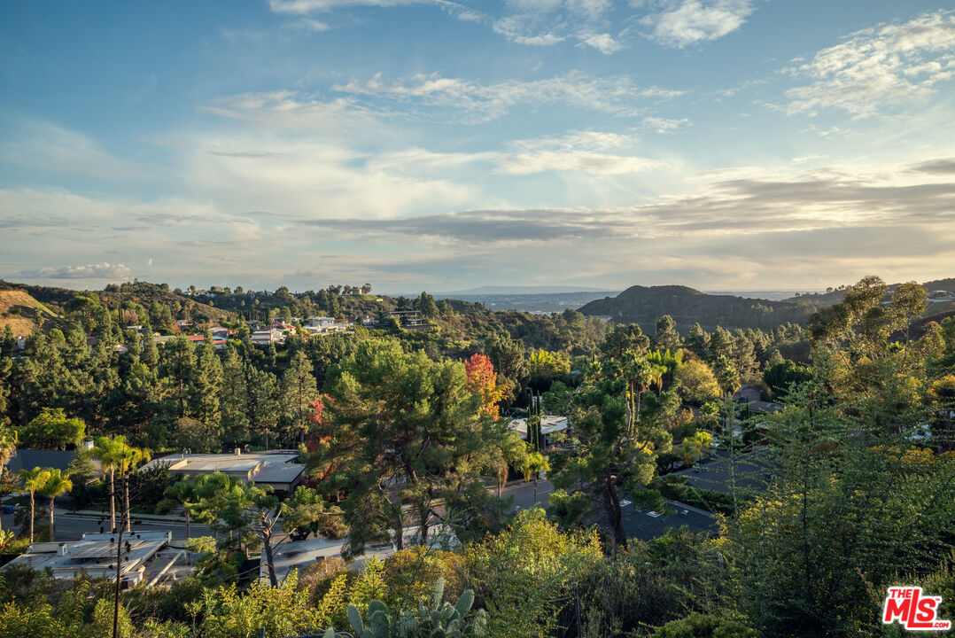 2701 Lake Hollywood Dr