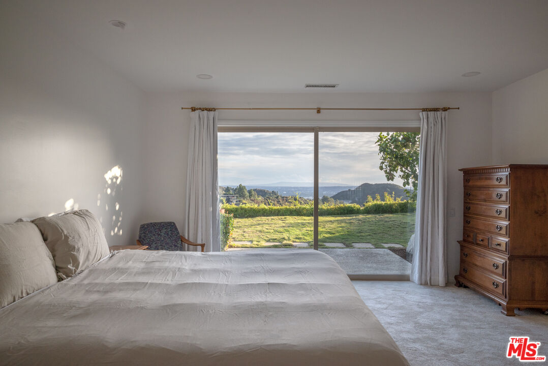 2701 Lake Hollywood Dr