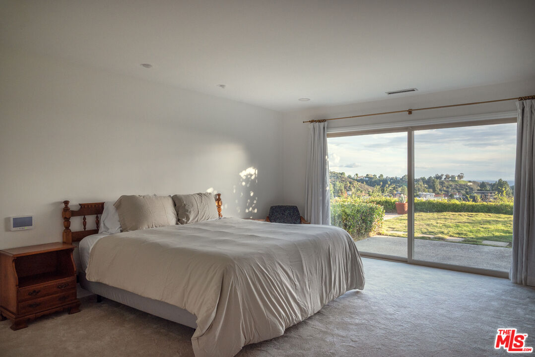 2701 Lake Hollywood Dr