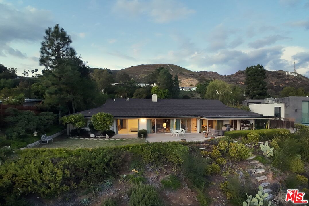 2701 Lake Hollywood Dr