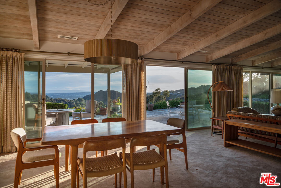 2701 Lake Hollywood Dr