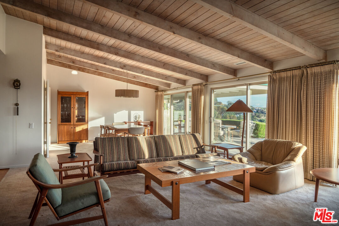 2701 Lake Hollywood Dr