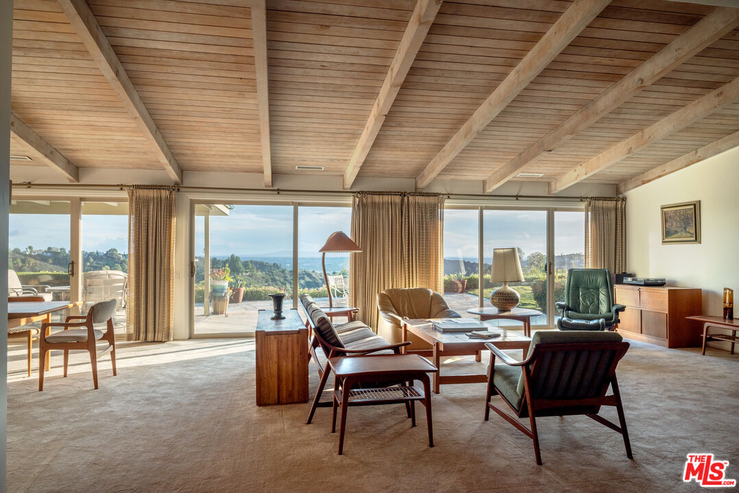 2701 Lake Hollywood Dr