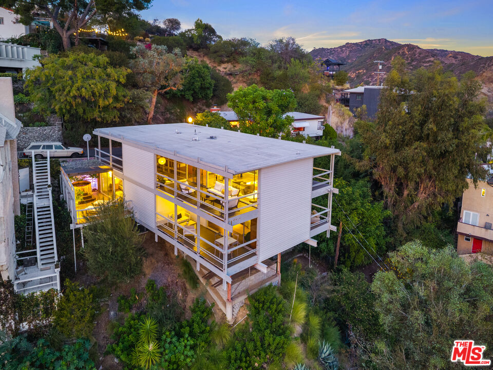 2871 Hollyridge Dr Los Angeles CA