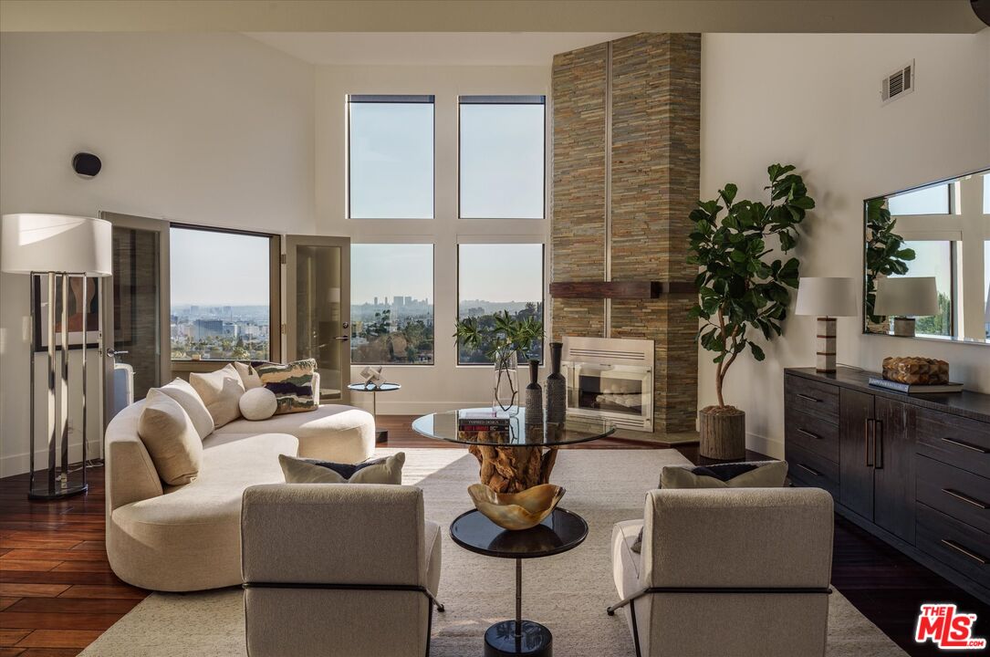 5677 Spreading Oak Dr Los Angeles CA