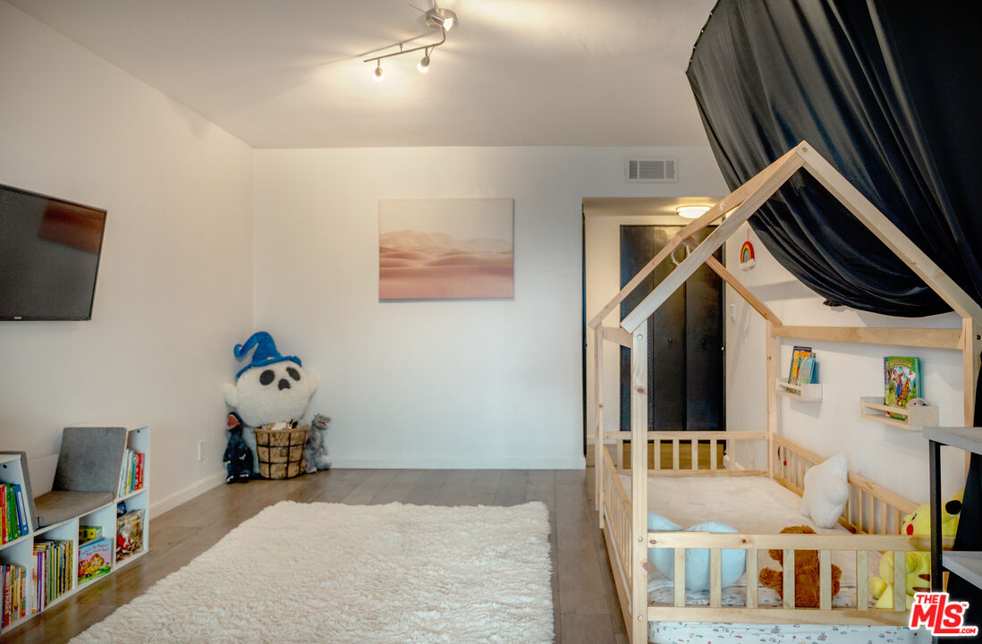 7259 Hillside Ave Unit: 202