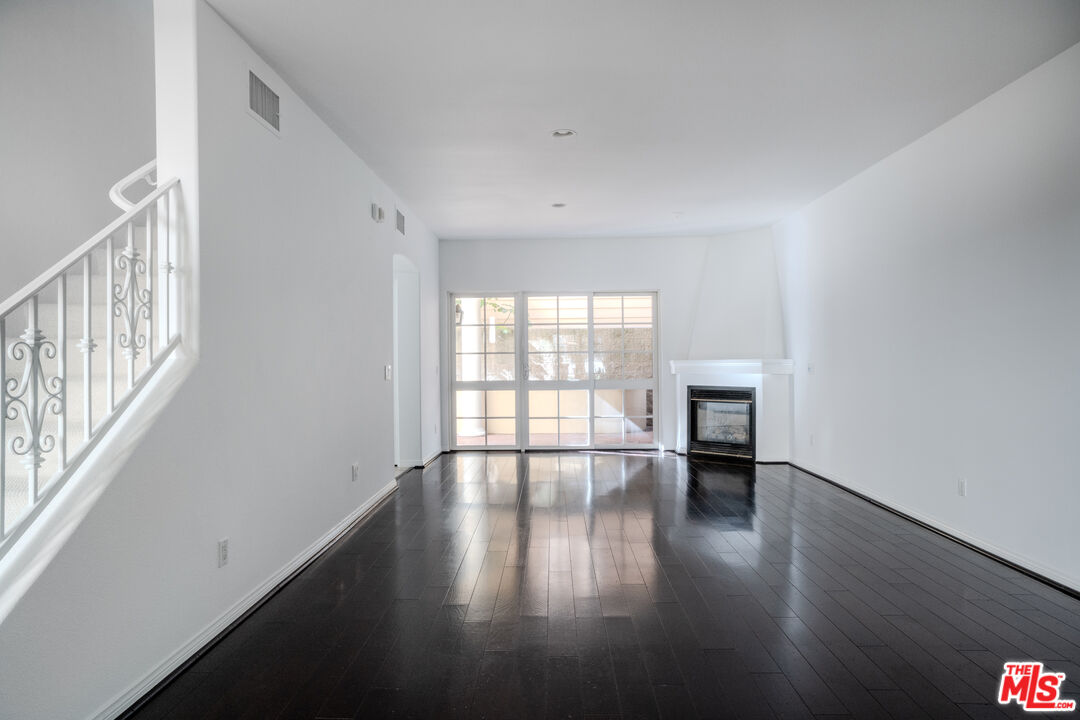 851 N San Vicente Blvd Unit: 115