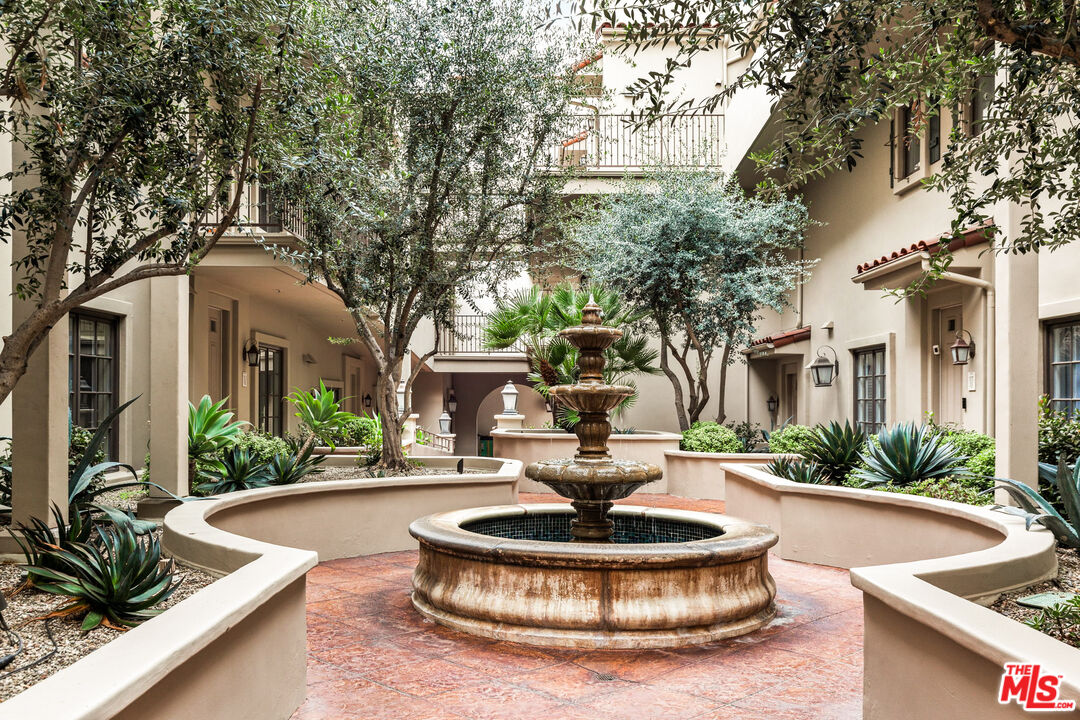 851 N San Vicente Blvd Unit: 115