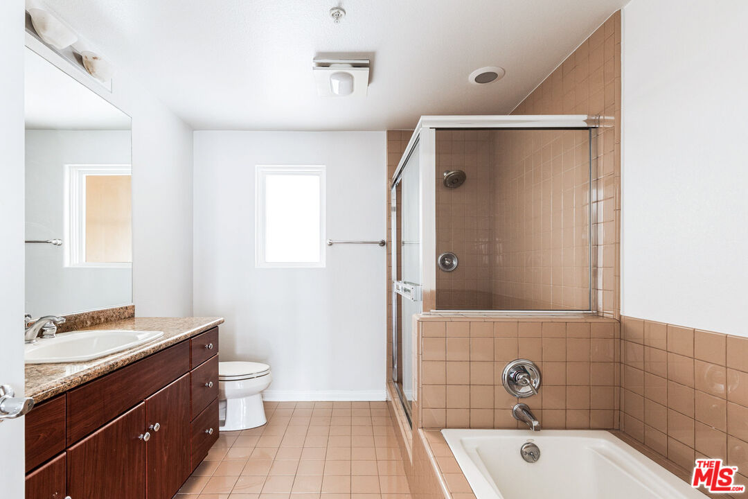 851 N San Vicente Blvd Unit: 115