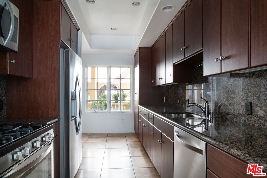 851 N San Vicente Blvd Unit: 115