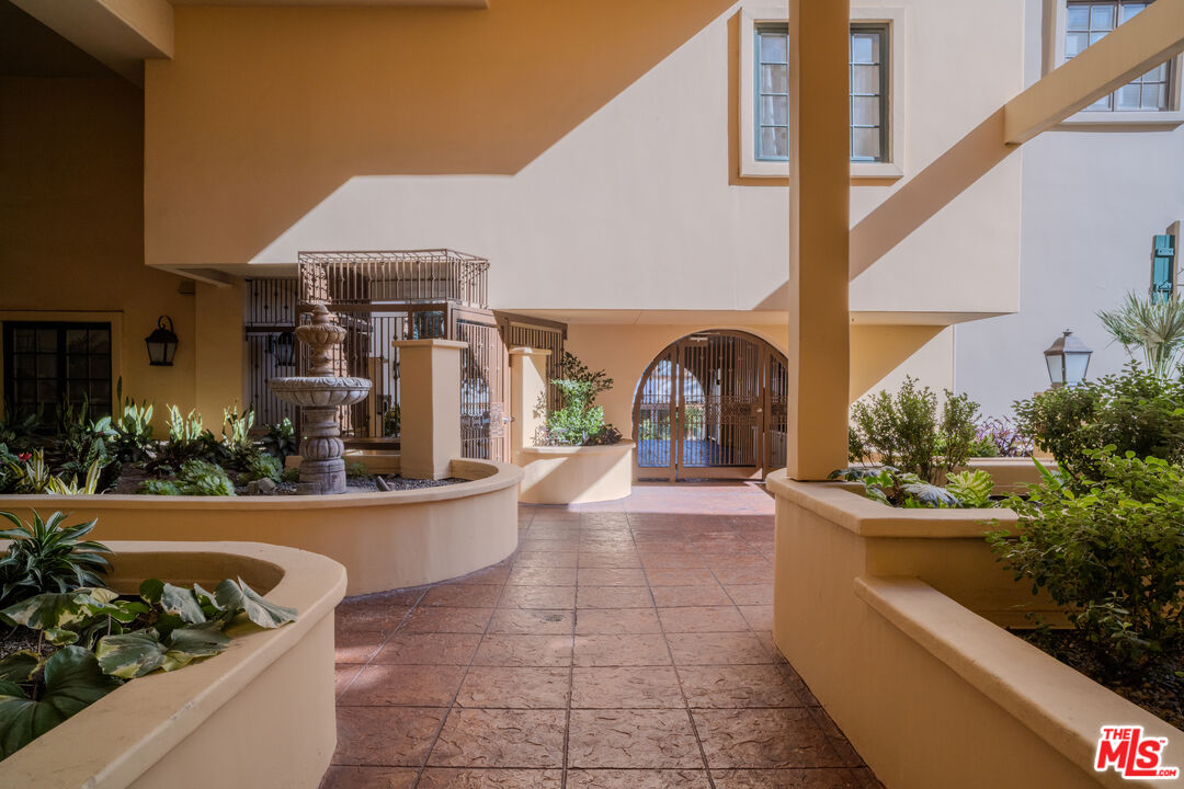 851 N San Vicente Blvd Unit: 115