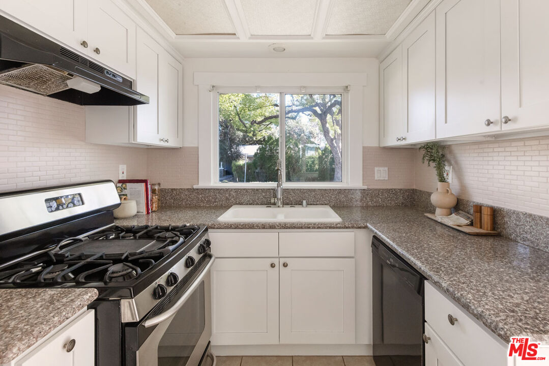 1006 E Orange Grove Blvd