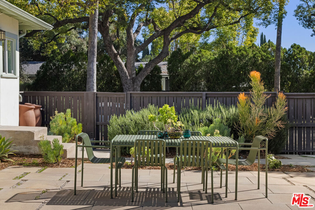 1006 E Orange Grove Blvd