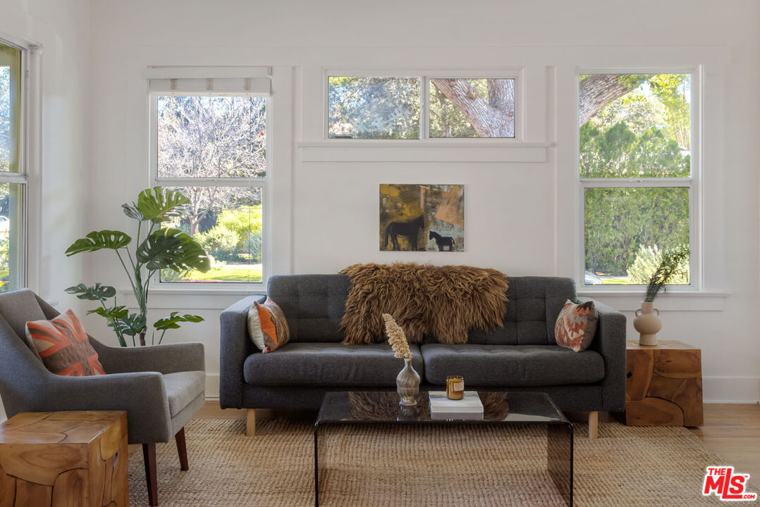 1006 E Orange Grove Blvd