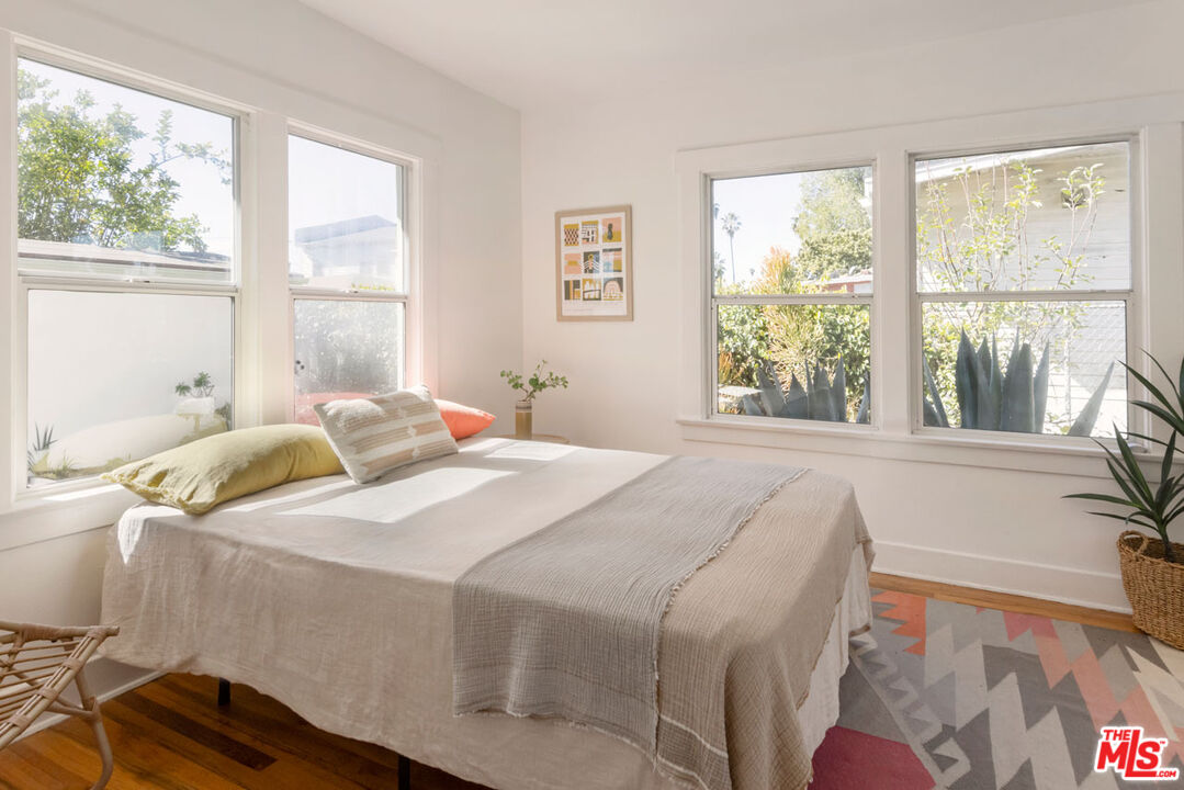 1006 E Orange Grove Blvd