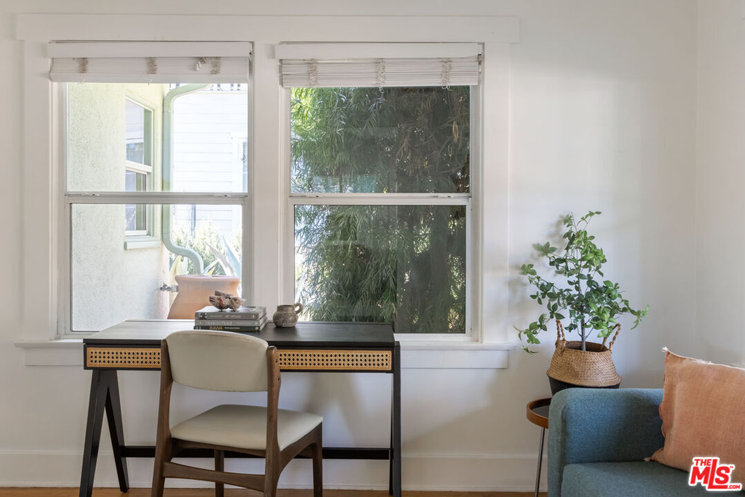 1006 E Orange Grove Blvd