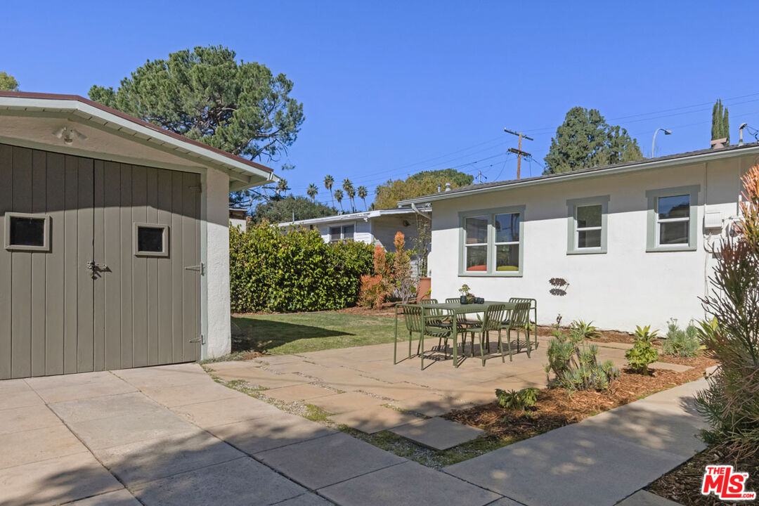 1006 E Orange Grove Blvd