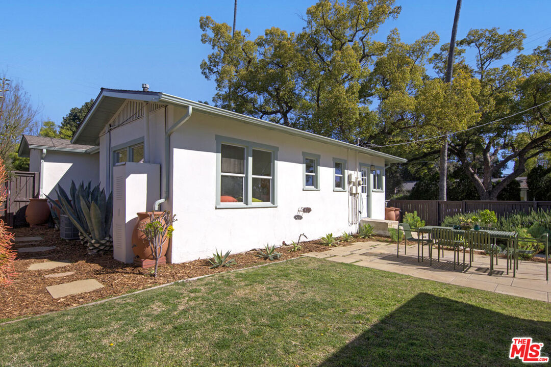 1006 E Orange Grove Blvd