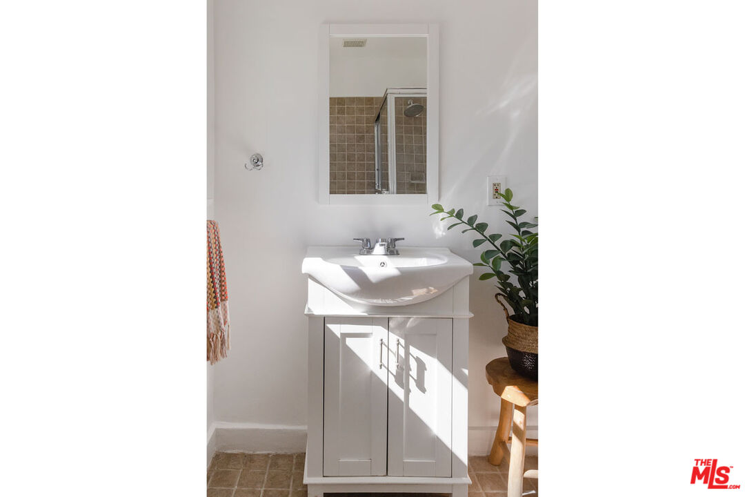 1006 E Orange Grove Blvd