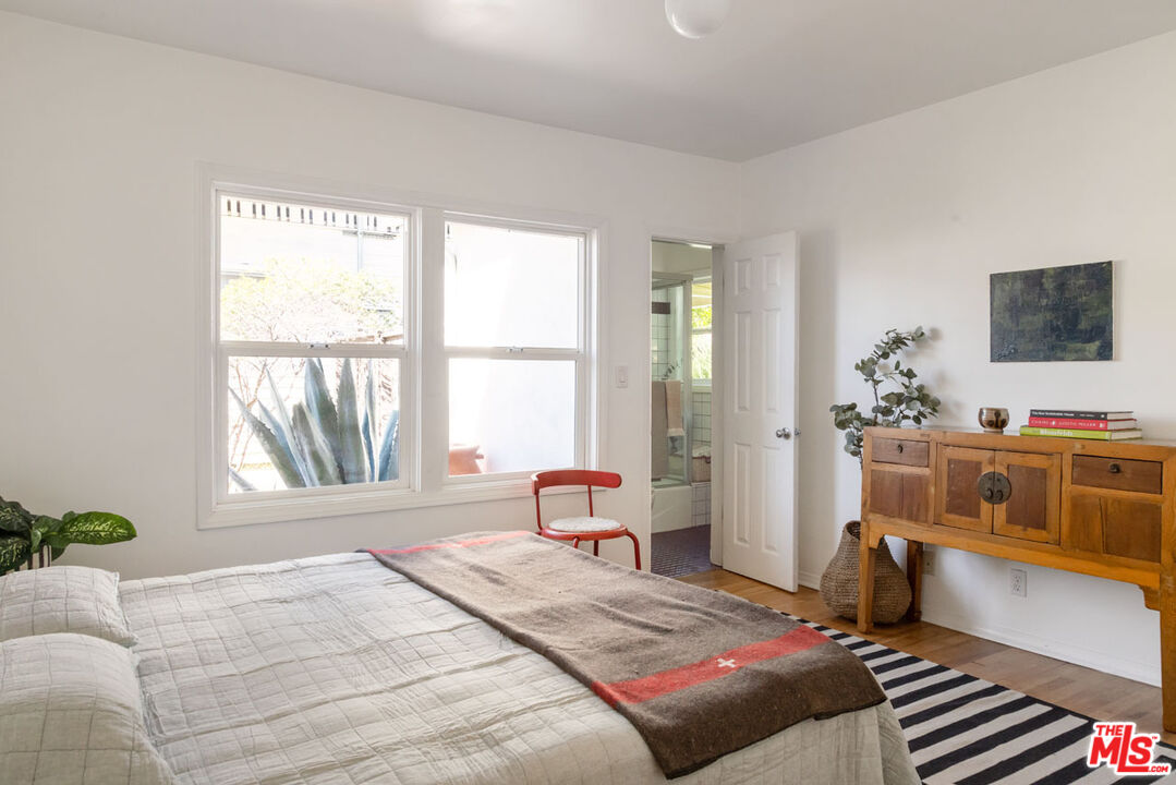 1006 E Orange Grove Blvd