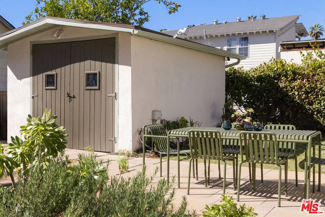 1006 E Orange Grove Blvd