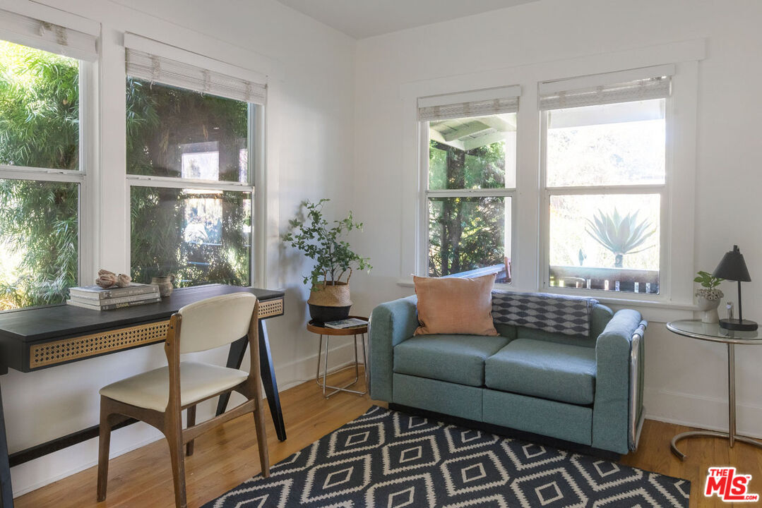 1006 E Orange Grove Blvd