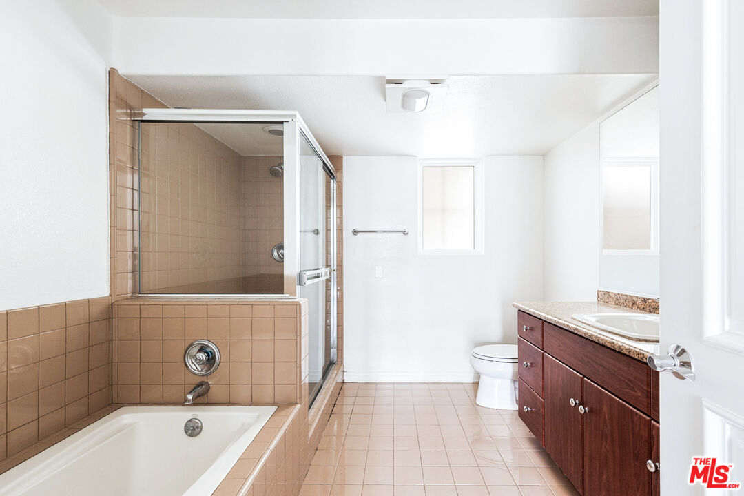 851 N San Vicente Blvd Unit: 115