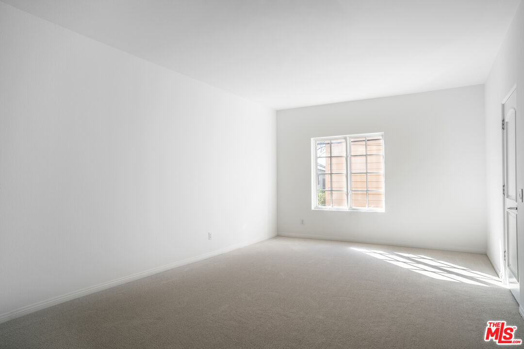 851 N San Vicente Blvd Unit: 115