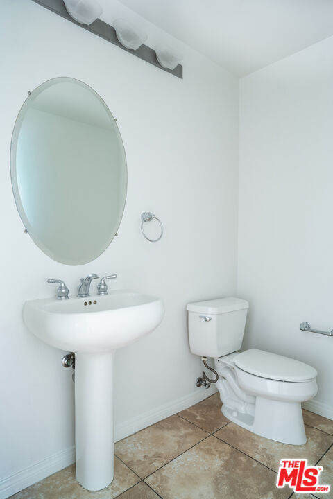 851 N San Vicente Blvd Unit: 115