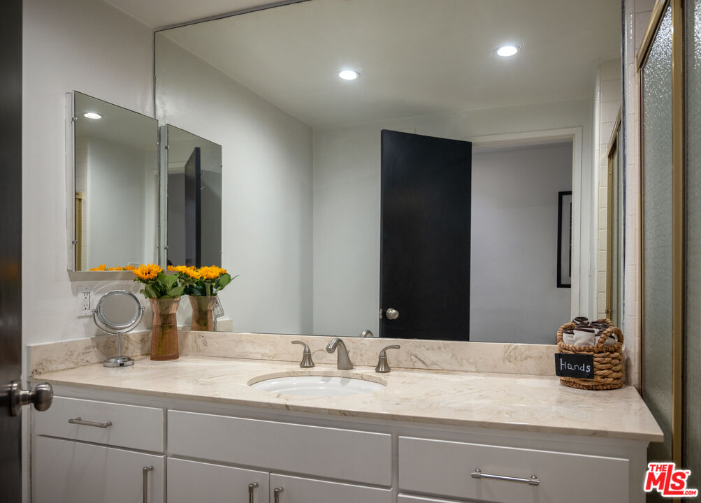 7259 Hillside Ave Unit: 202