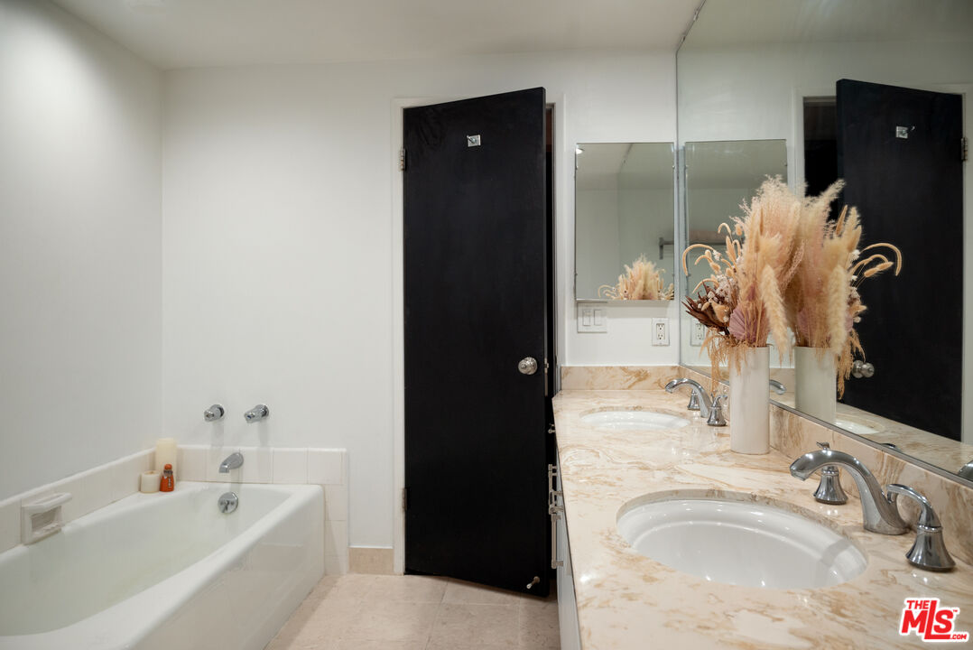 7259 Hillside Ave Unit: 202