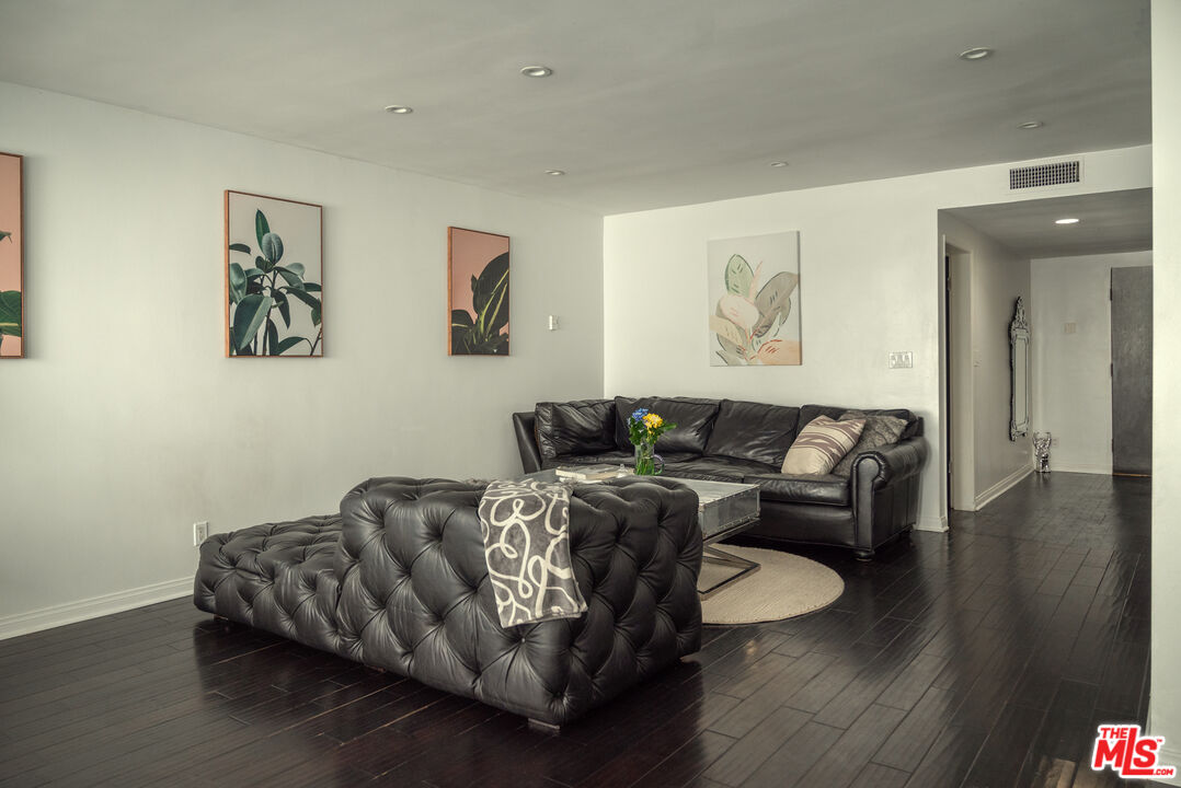 7259 Hillside Ave Unit: 202